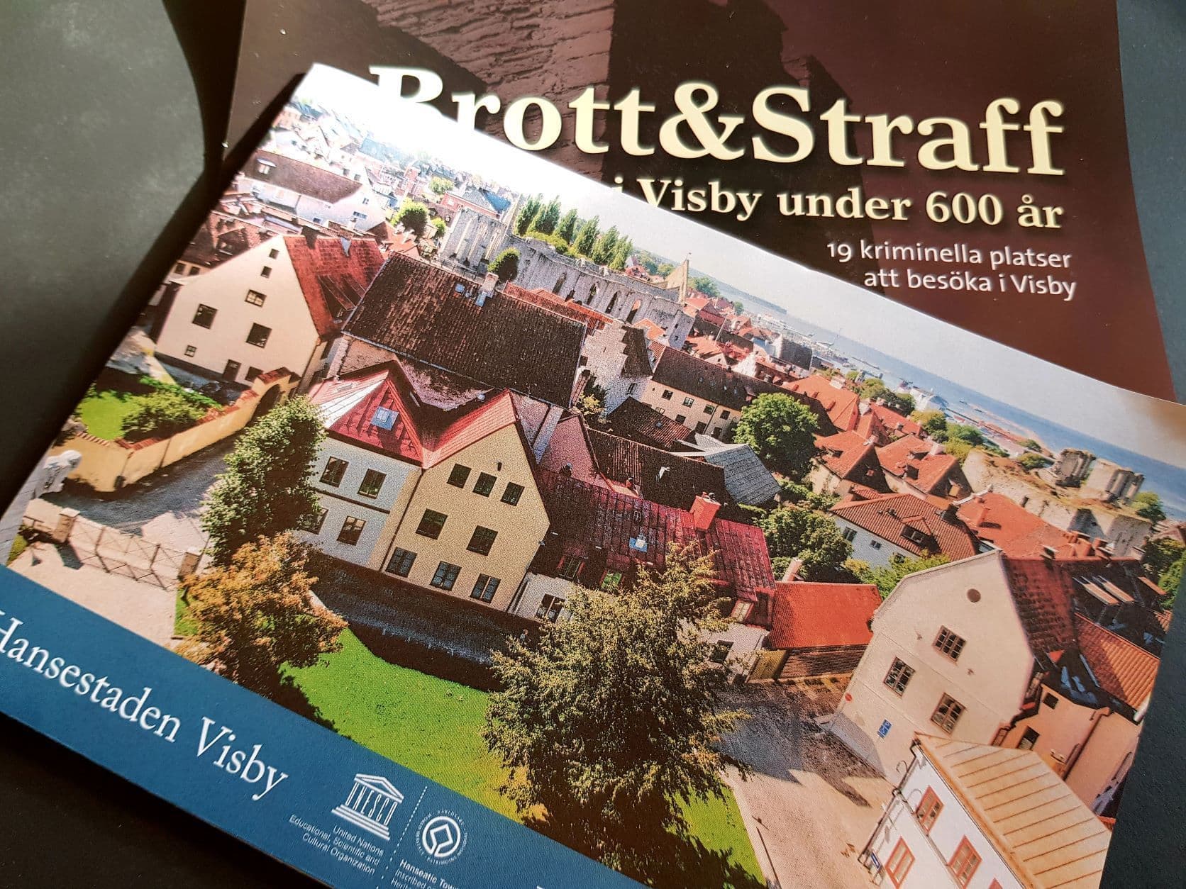 Gå en stadsvandring på egen hand i Visby